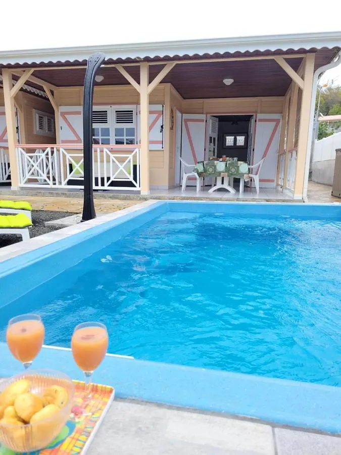 La Maison Du Pecheur 97280 Vous Propose 2 Bungalow, 2 Piscine Prive Avec Jaccuzi Integres, A 5 Min De La Plage Et 2 Min Du Port De Peche Le Vauclin