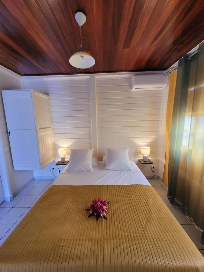 Semesterbostad La Maison Du Pecheur 97280 Vous Propose 2 Bungalow, 2 Piscine Prive Avec Jaccuzi Integres, A 5 Min De La Plage Et 2 Min Du Port De Peche Le Vauclin
