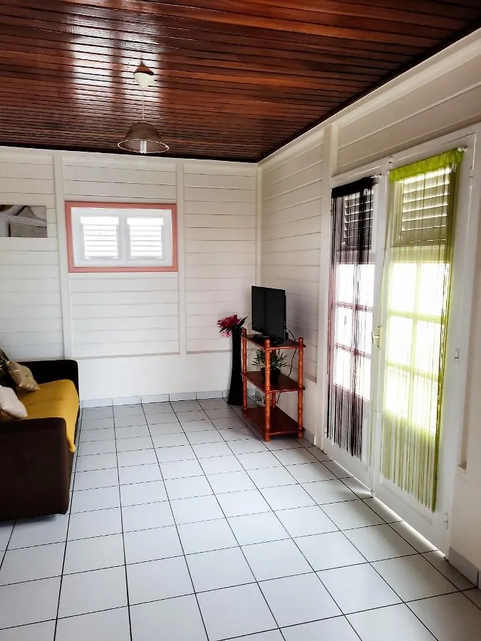 La Maison Du Pecheur 97280 Vous Propose 2 Bungalow, 2 Piscine Prive Avec Jaccuzi Integres, A 5 Min De La Plage Et 2 Min Du Port De Peche Le Vauclin 0*,  Martinique