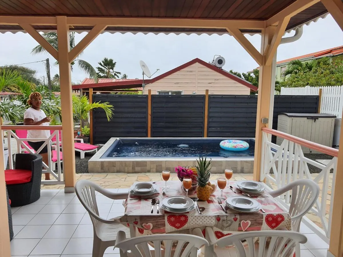 Semesterbostad La Maison Du Pecheur 97280 Vous Propose 2 Bungalow, 2 Piscine Prive Avec Jaccuzi Integres, A 5 Min De La Plage Et 2 Min Du Port De Peche Le Vauclin