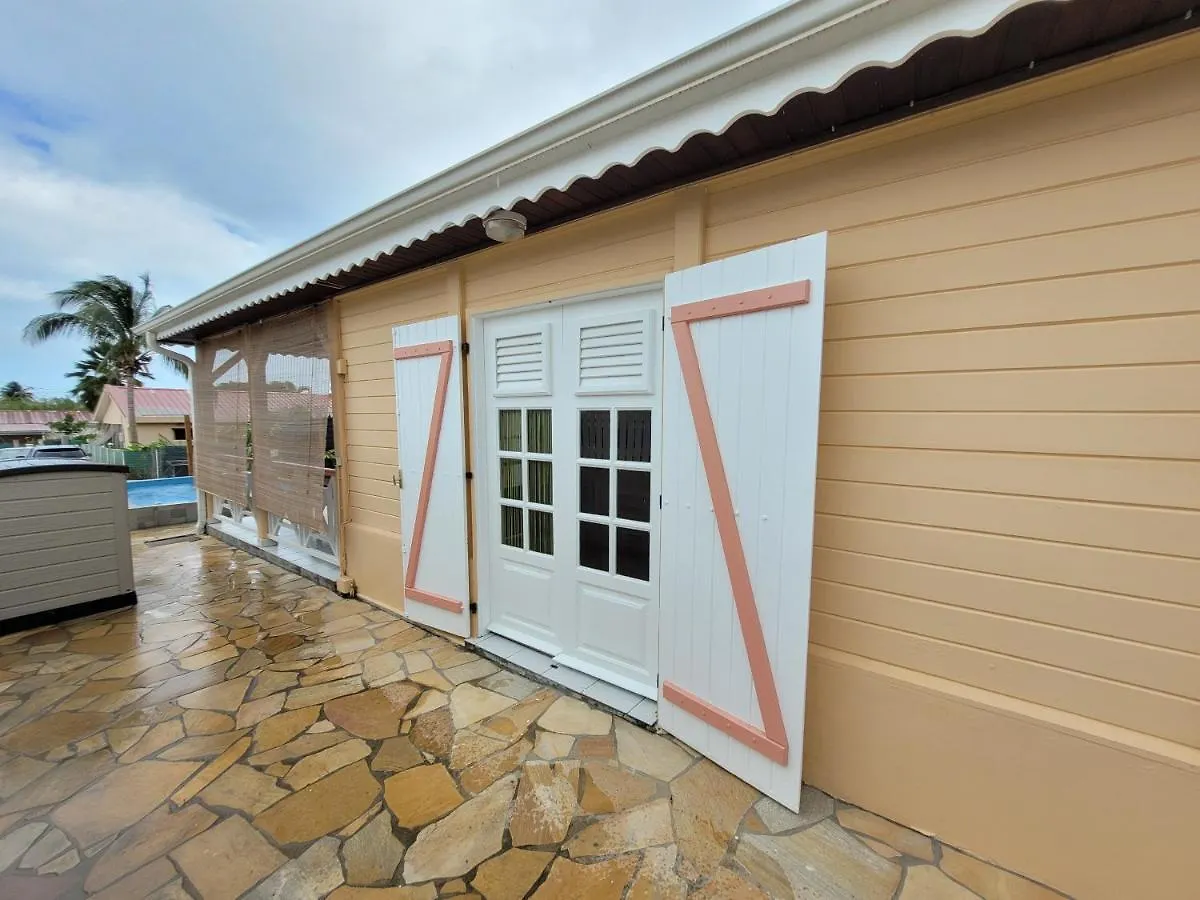 La Maison Du Pecheur 97280 Vous Propose 2 Bungalow, 2 Piscine Prive Avec Jaccuzi Integres, A 5 Min De La Plage Et 2 Min Du Port De Peche Le Vauclin Martinique
