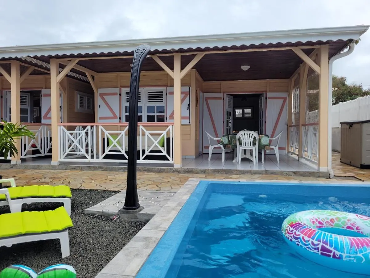 La Maison Du Pecheur 97280 Vous Propose 2 Bungalow, 2 Piscine Prive Avec Jaccuzi Integres, A 5 Min De La Plage Et 2 Min Du Port De Peche Le Vauclin